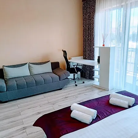 Apartment Luminia Cozy With Balcony